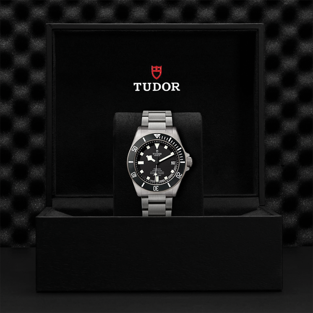 Pelagos Titanium 42mm - Black, Ceramic Bezel on Bracelet w/ Extra Rubber Strap