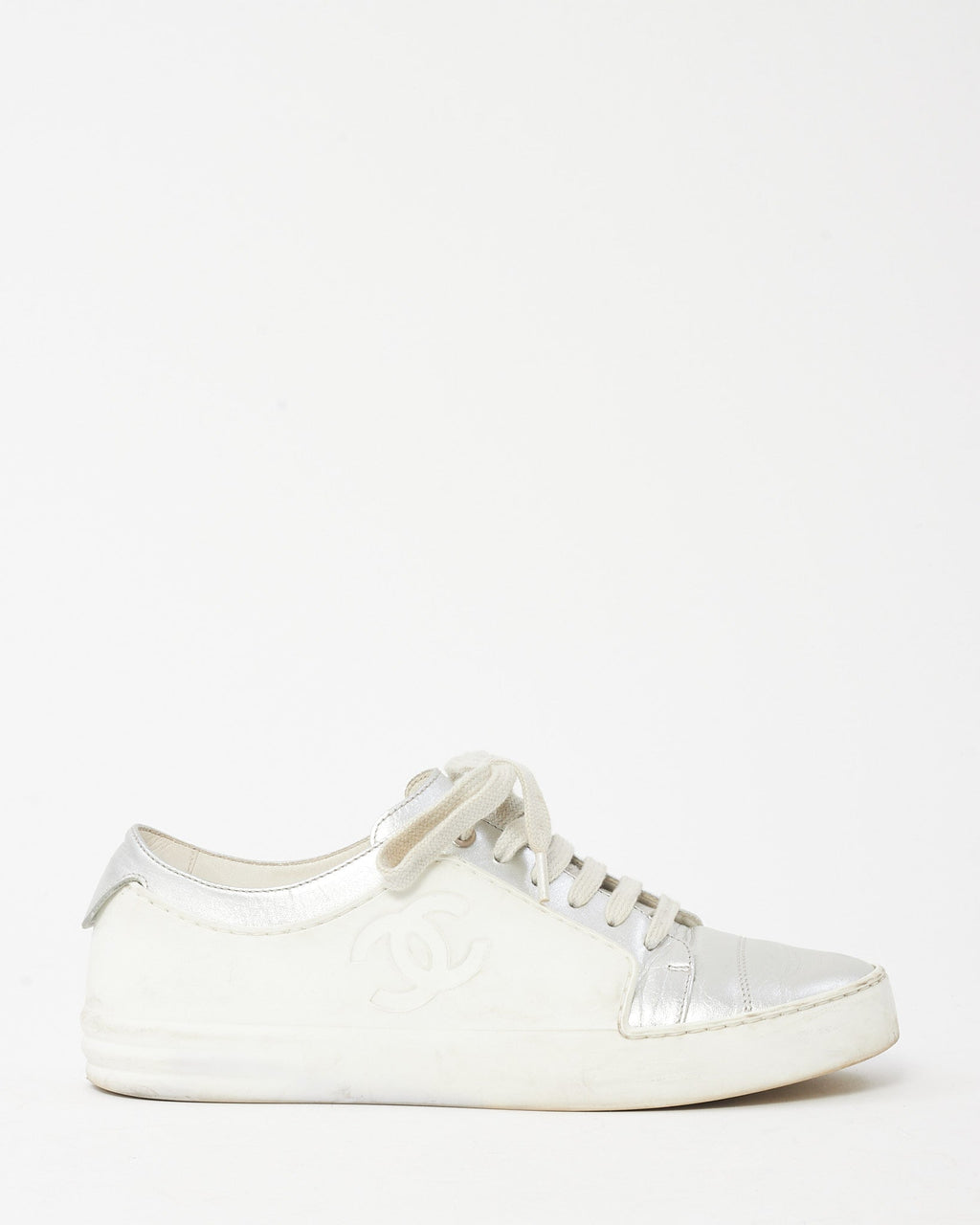 Chanel White Leather and Silver CC Logo Low-Top Sneakers - 36